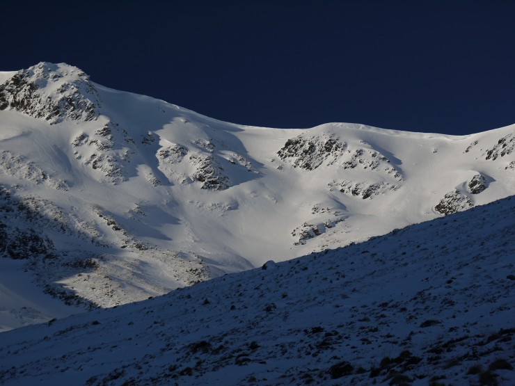 Snow and cornices in Coire Chriochairein.