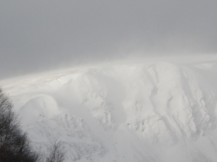 Long distance close up of above - spindrift forming slab below ridgelines