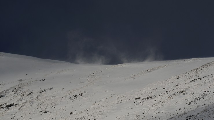 Snow drift vortices just on the lee side of the Carn Liath plateau.