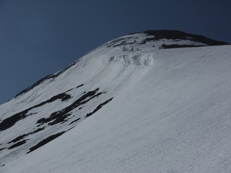 A lot going on in this shot: a cornice line and developing glide cracks.