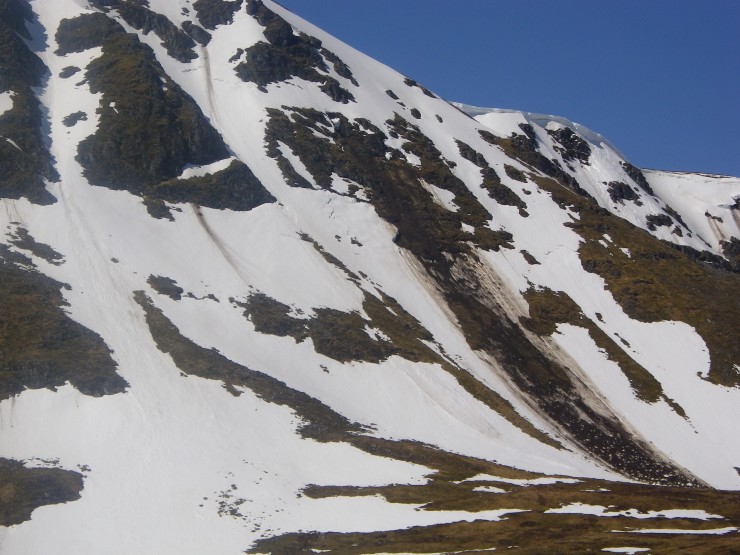 Meall Coire Choillie-rais. Old debris runs on face with a few cornice remnants still to come down.